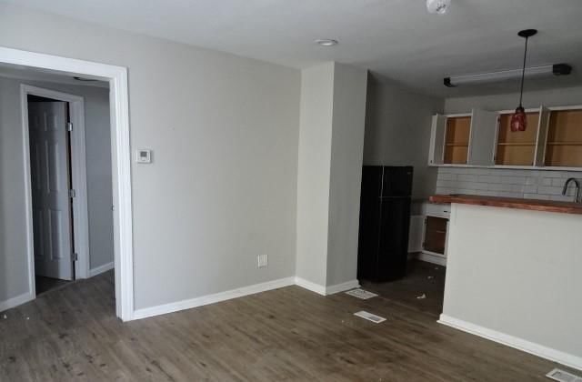 Photo 5 of 13 - 904 Pacific Avenue