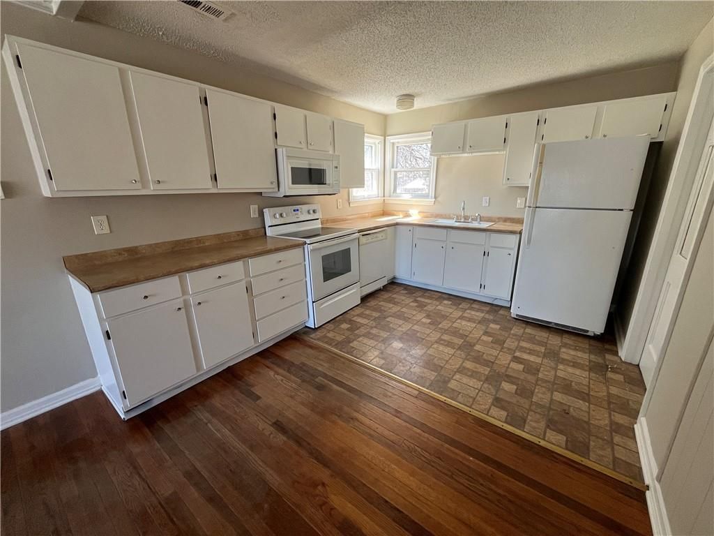 8226 Hardy Street — photo 5