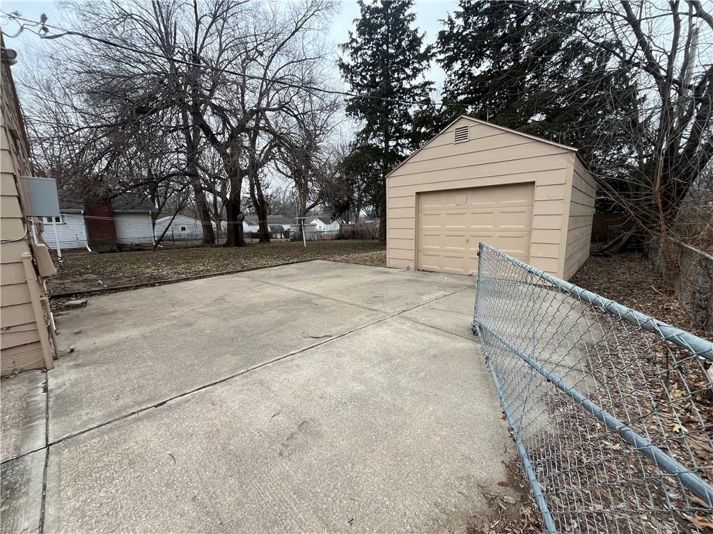 8226 Hardy Street — photo 22