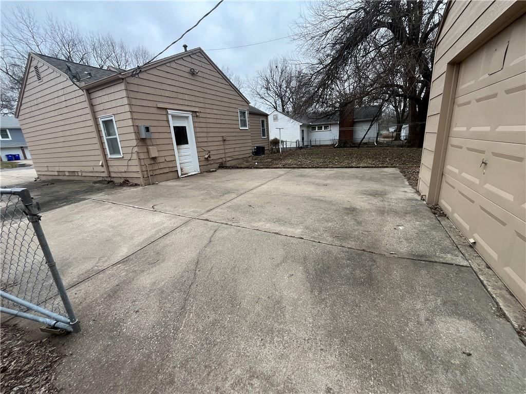 8226 Hardy Street — photo 23