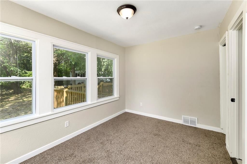 4526 Park Avenue — photo 12
