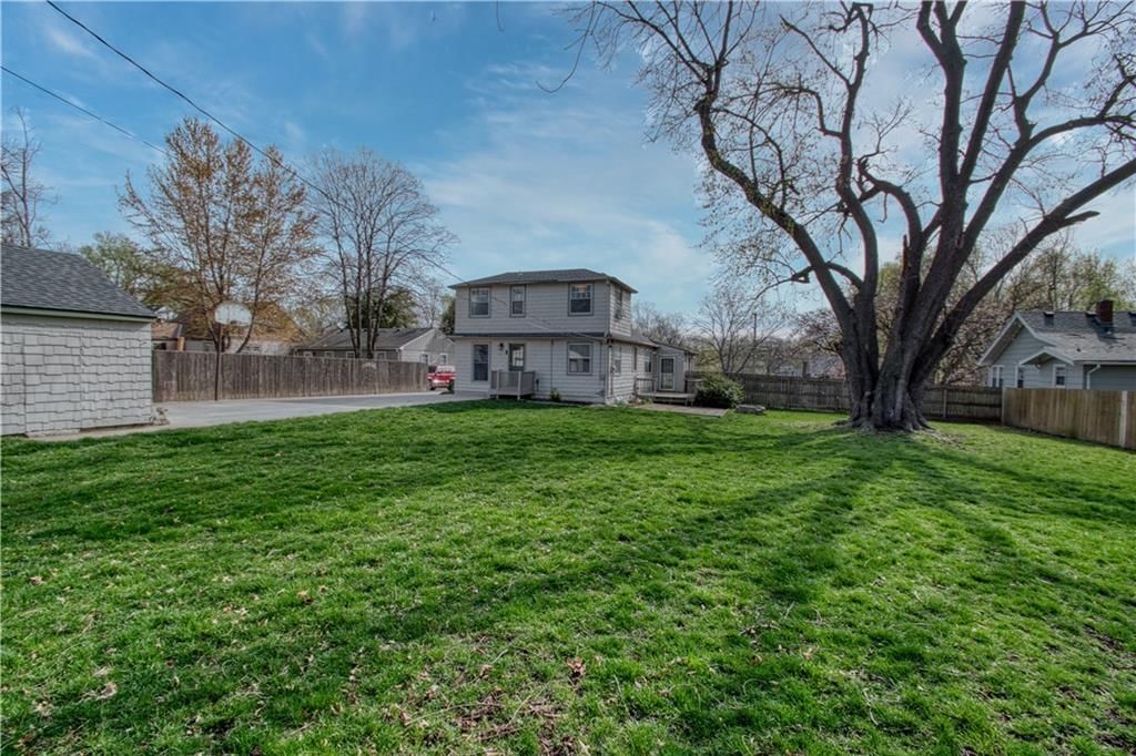 7624 Summit Street — photo 31