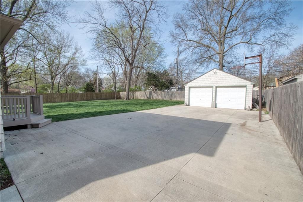 7624 Summit Street — photo 32