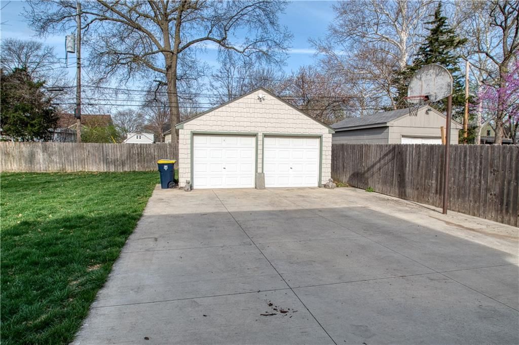 7624 Summit Street — photo 33