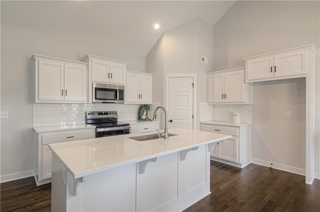 1102 Noah Lane — photo 12