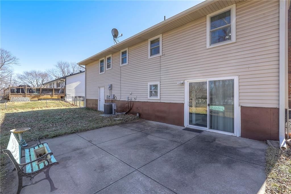 808 NE 80th Terrace — photo 32
