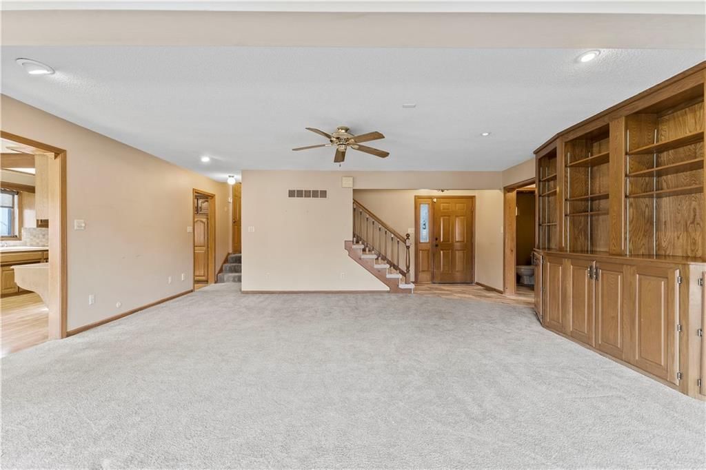 336 N Winnebago Drive — photo 9