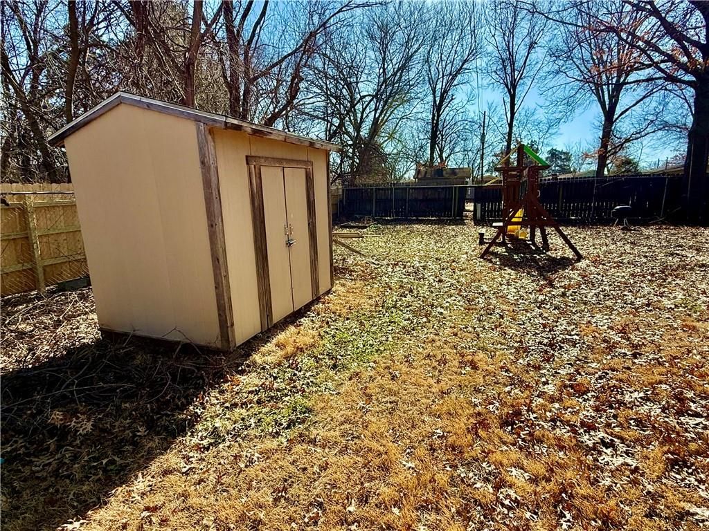 204 N Minnesota Street — photo 52