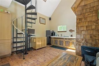 1301 S Van Dyke Road — photo 26