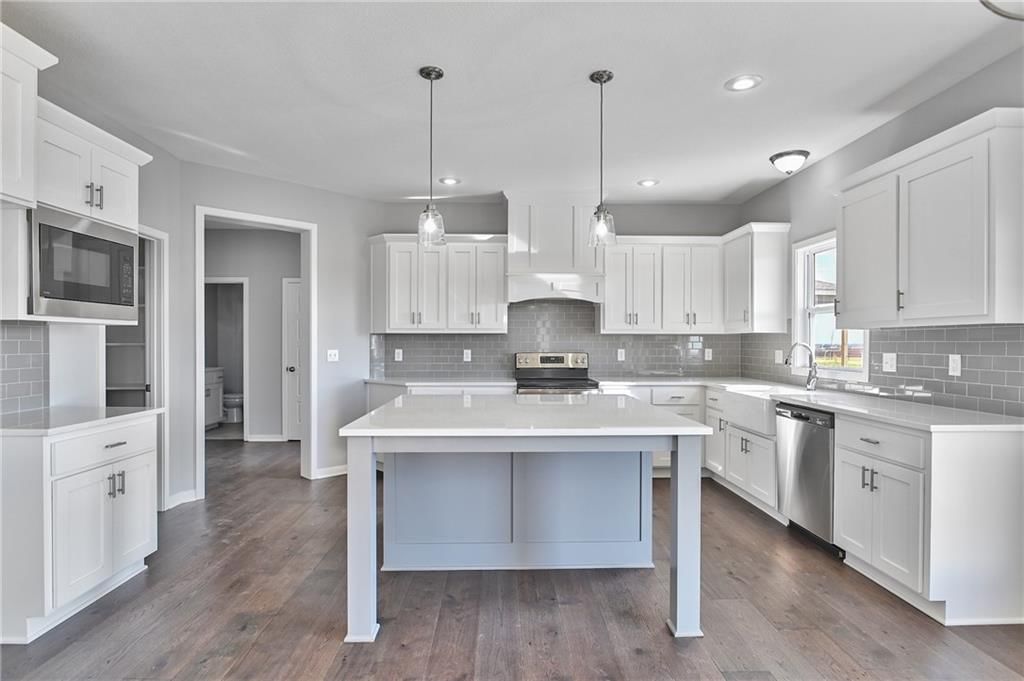 Photo 2 of 37 - 16458 S Elmridge Street