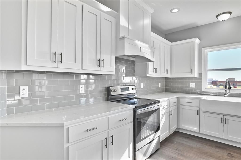 Photo 15 of 37 - 16458 S Elmridge Street