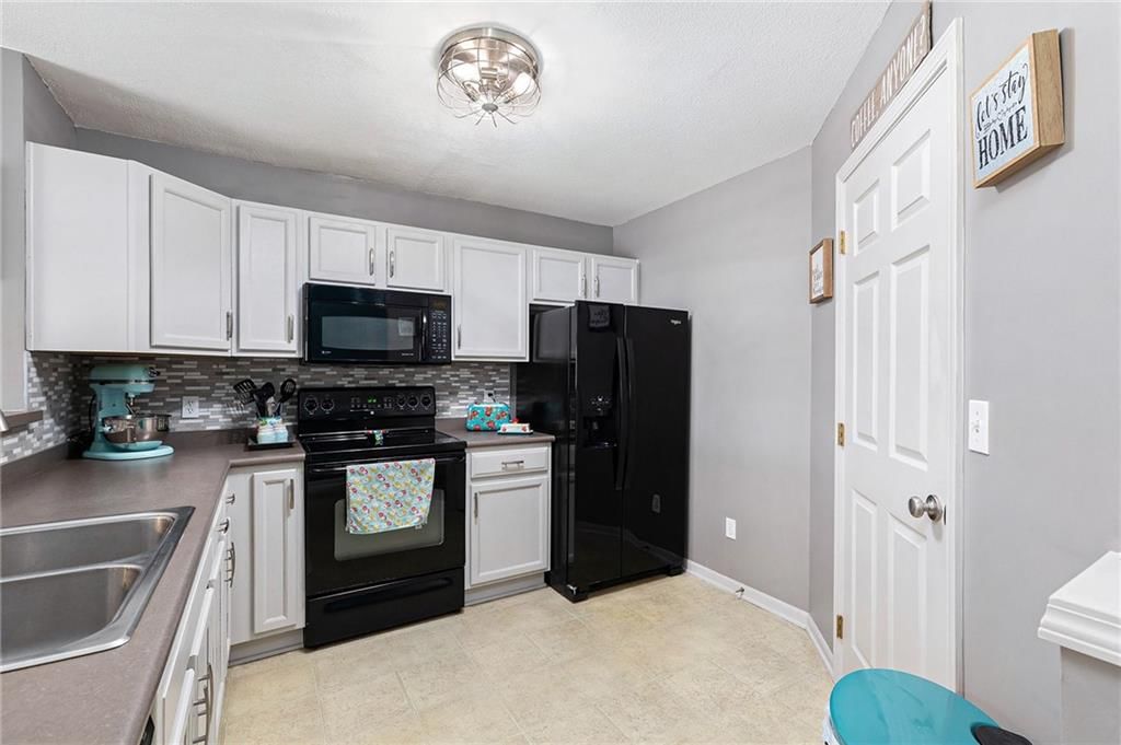 5533 N Fairmount Avenue — photo 7
