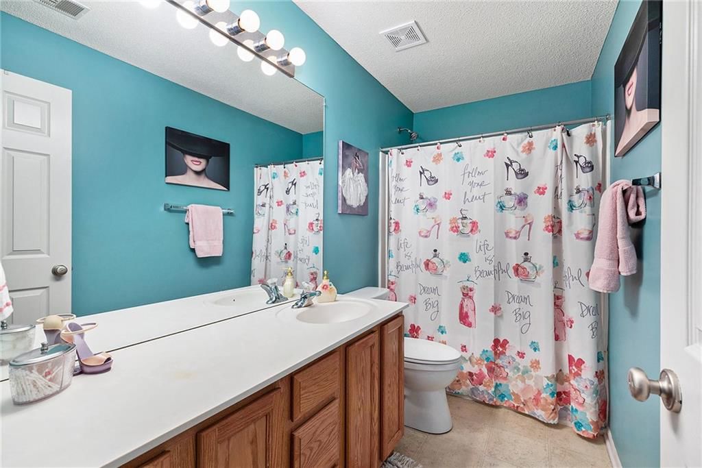 5533 N Fairmount Avenue — photo 16