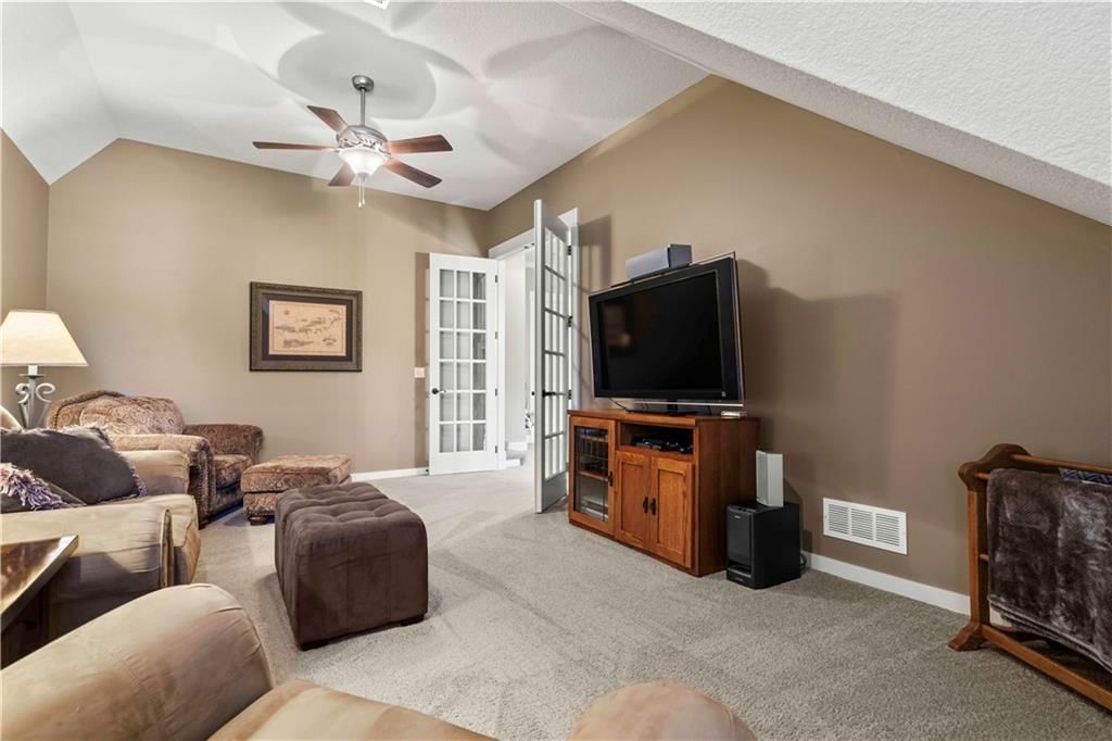 15917 King Street — photo 45