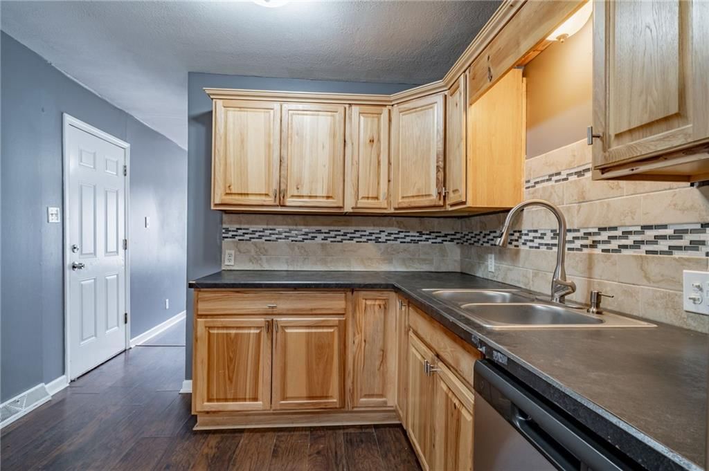 1301 Delaware Street — photo 13