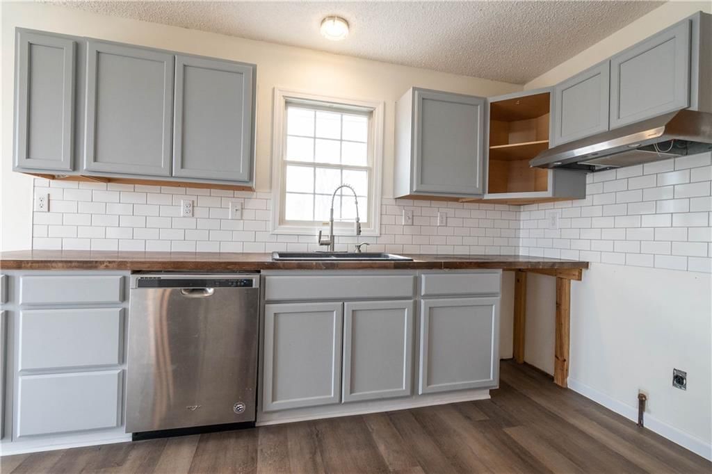 Photo 15 of 31 - 1626 N 4th Street