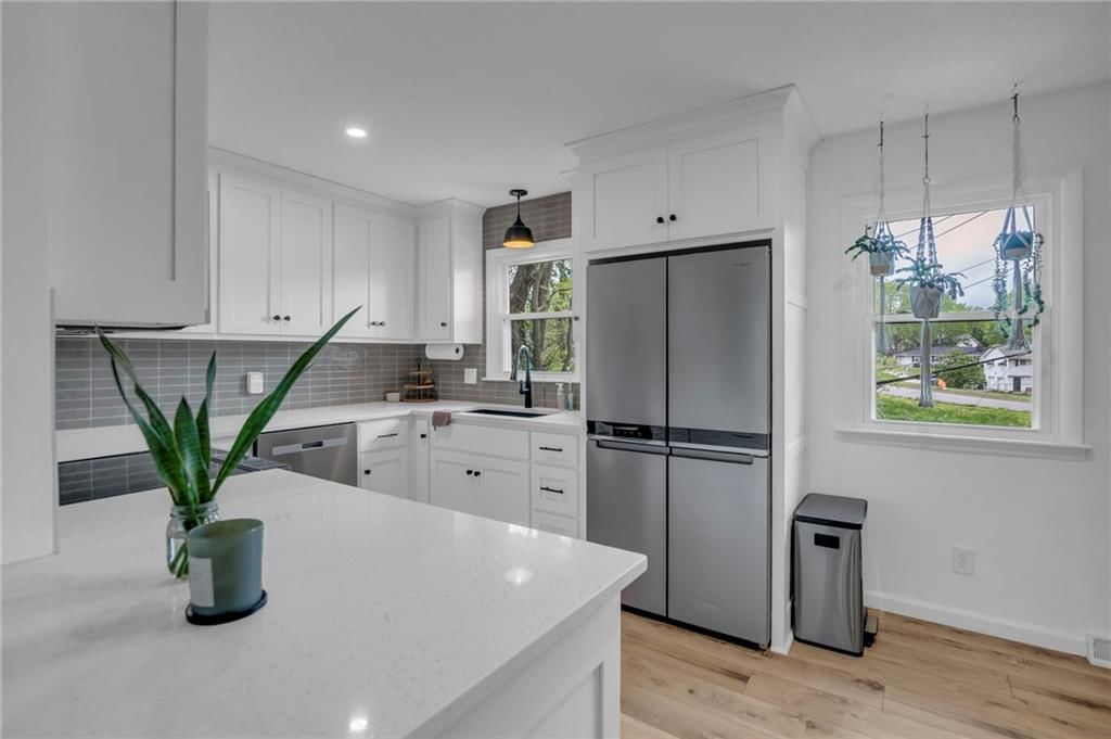 6720 N Wayne Avenue — photo 18