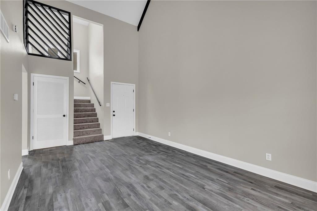 1021/1023 Shawnee Street — photo 4