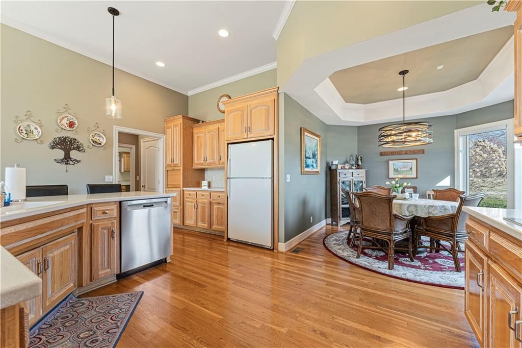 6402 Warwick Street — photo 10
