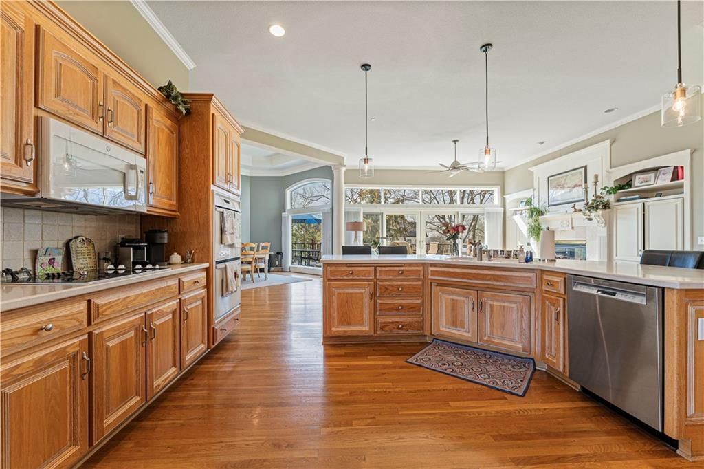 6402 Warwick Street — photo 12