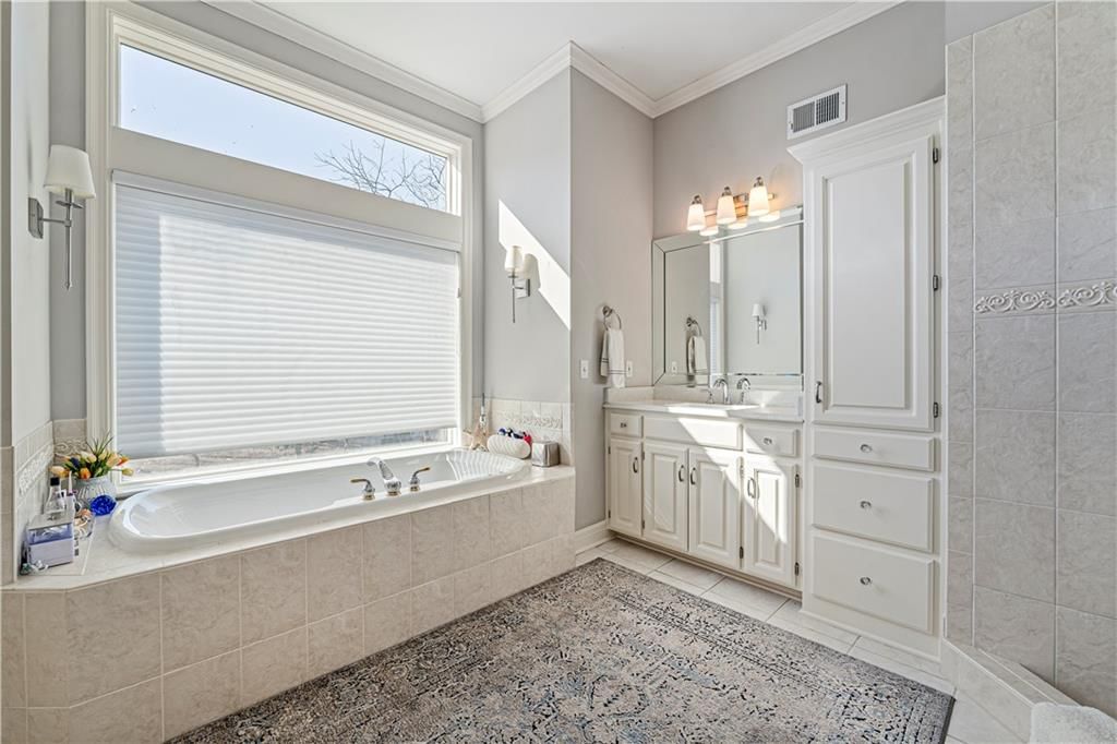 6402 Warwick Street — photo 23