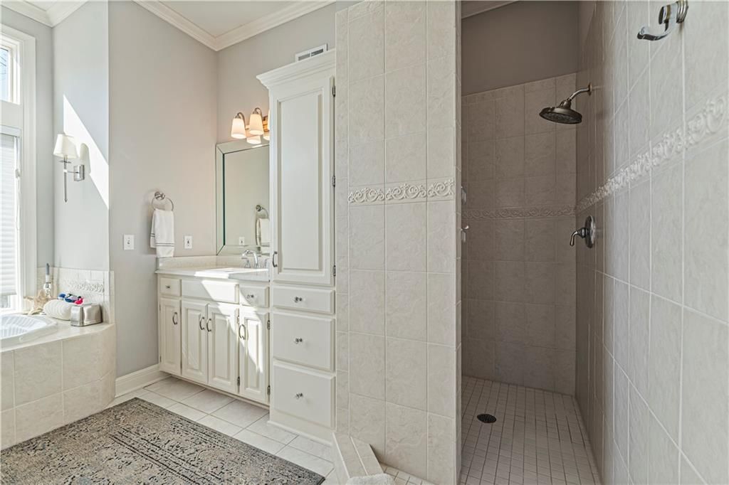 6402 Warwick Street — photo 24