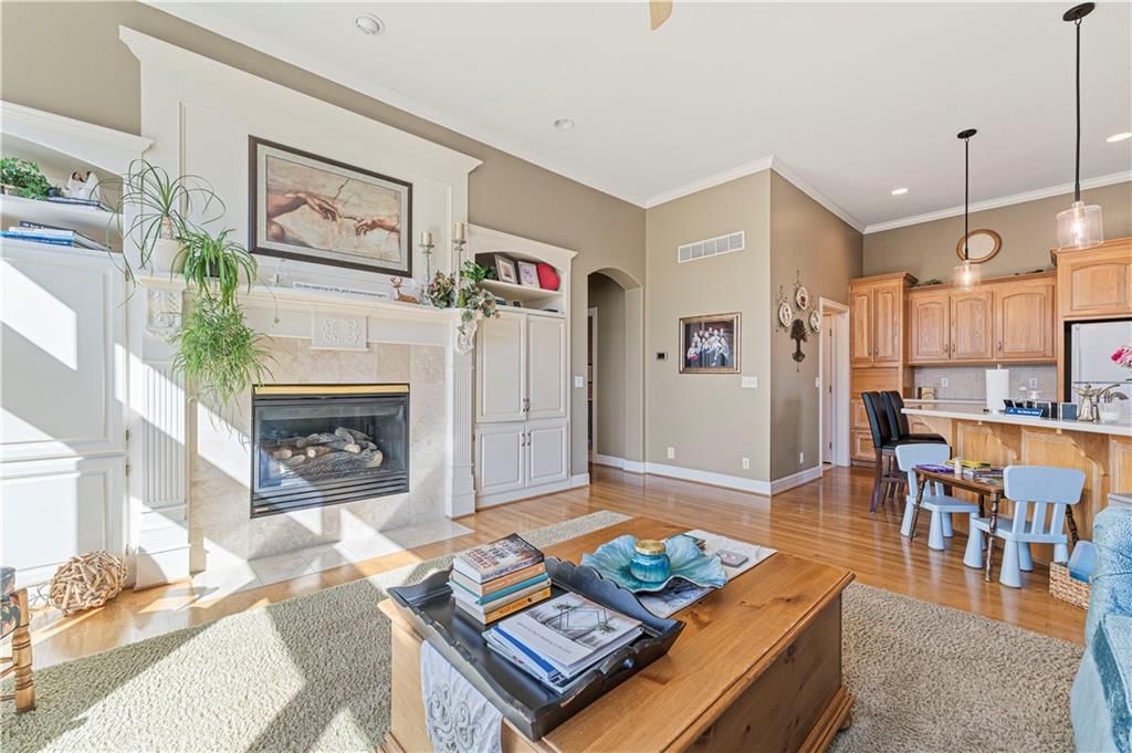 6402 Warwick Street — photo 25