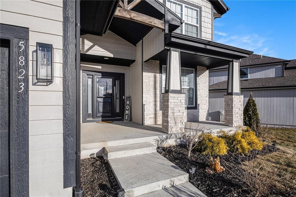 5823 Belmont Drive — photo 2