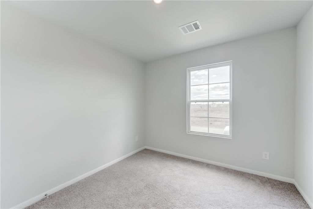 Photo 13 of 22 - 1703 E 41st Street