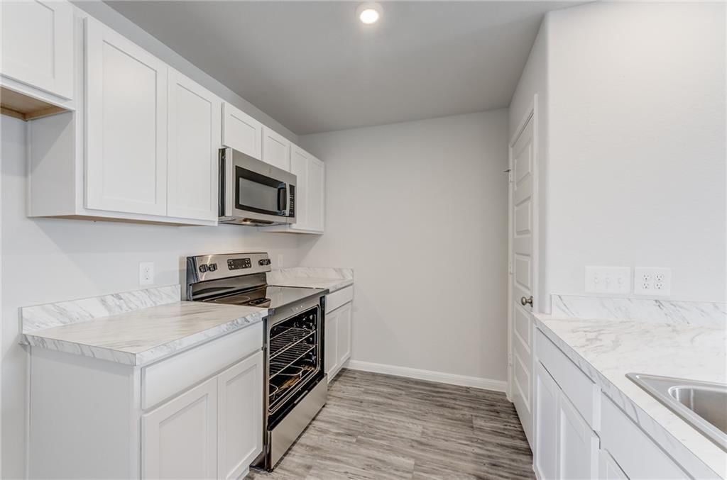 Photo 9 of 22 - 4033 Flora Avenue