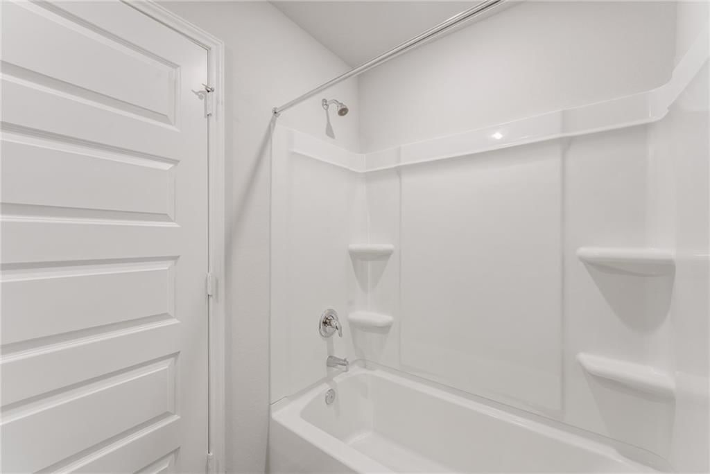 Photo 16 of 22 - 4033 Flora Avenue