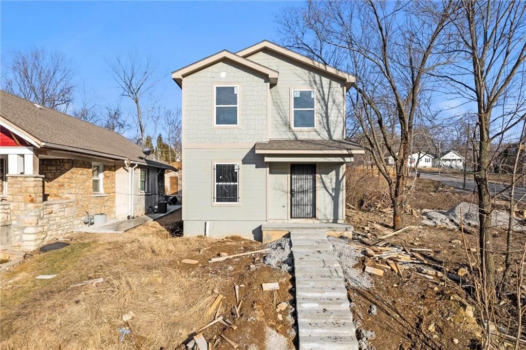 Photo 1 of 22 - 4045 Flora Avenue