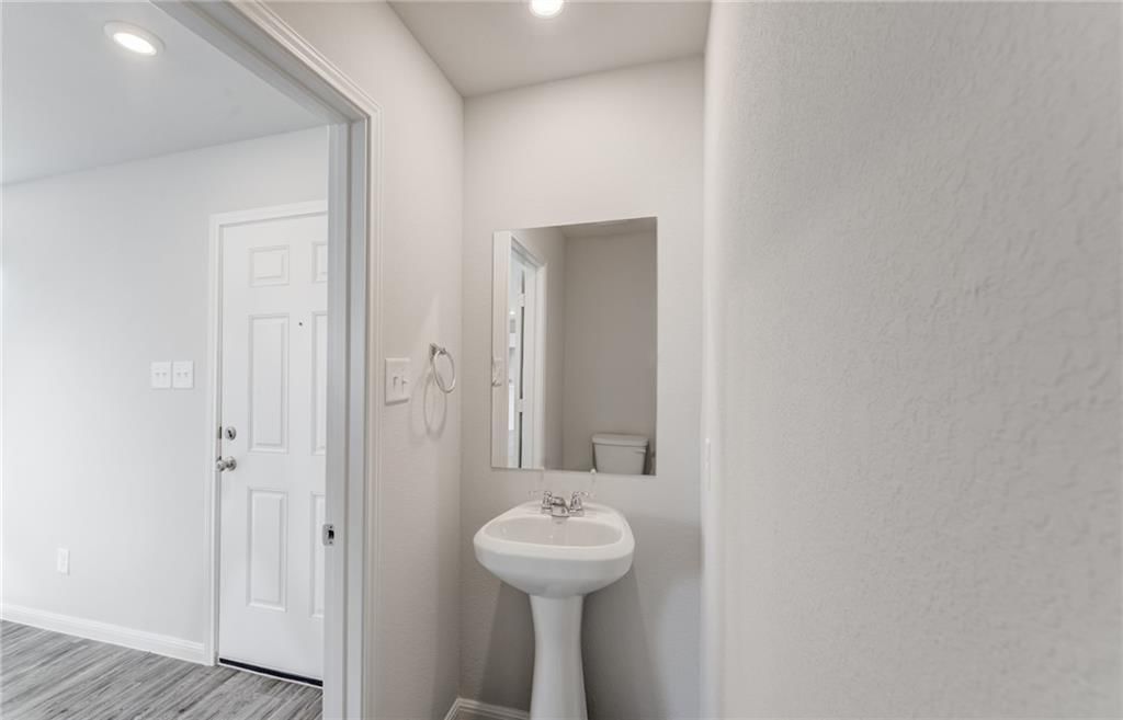 Photo 5 of 22 - 4024 Highland Avenue