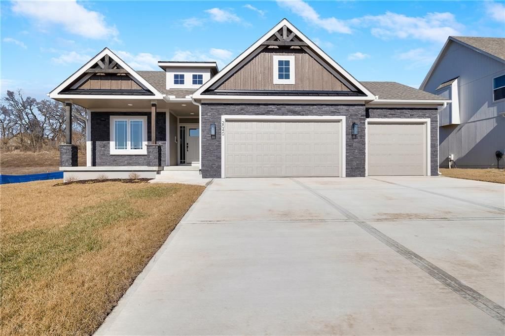 2040 SW Wheatfield Court, Lee's Summit, MO