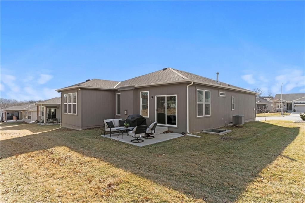 8715 N Allenton Avenue — photo 34