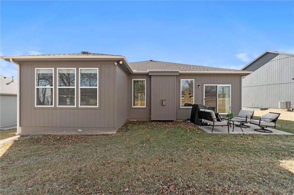 8715 N Allenton Avenue — photo 35