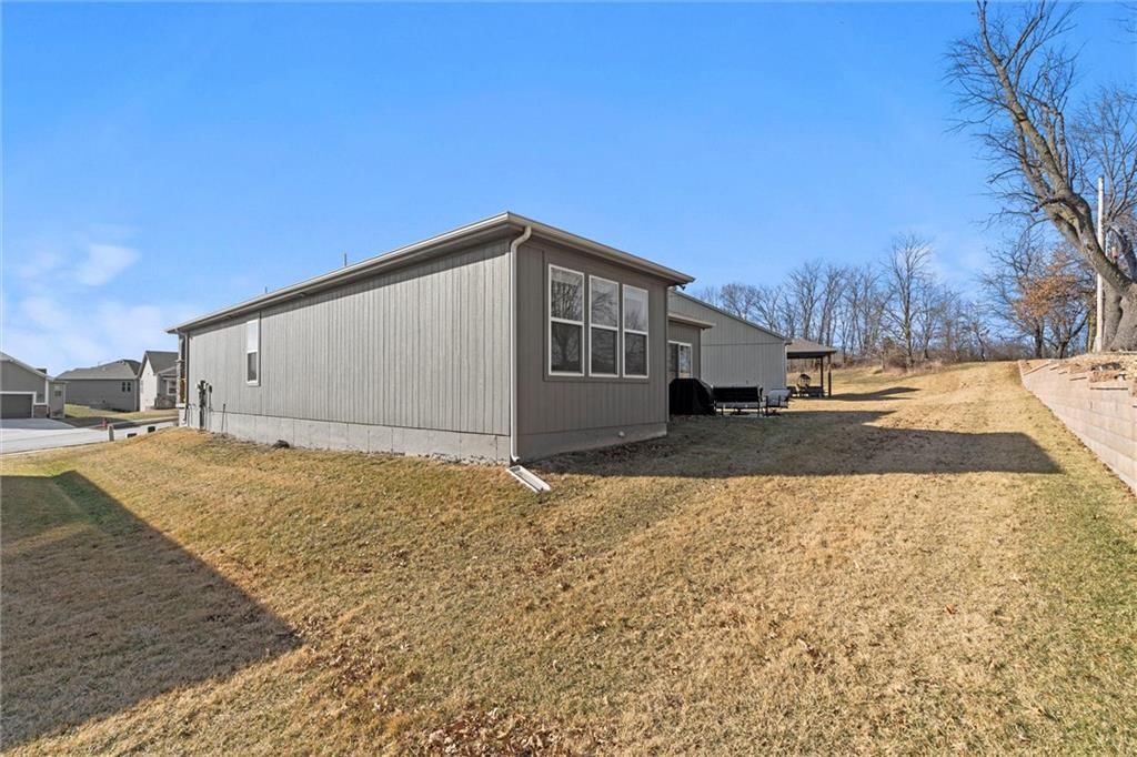 8715 N Allenton Avenue — photo 39