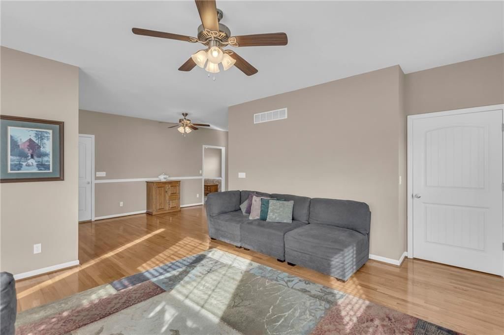 1630 Fall Creek Drive — photo 6