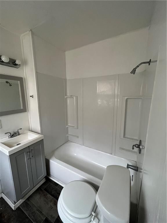 Photo 9 of 13 - 3212 E 60th Street