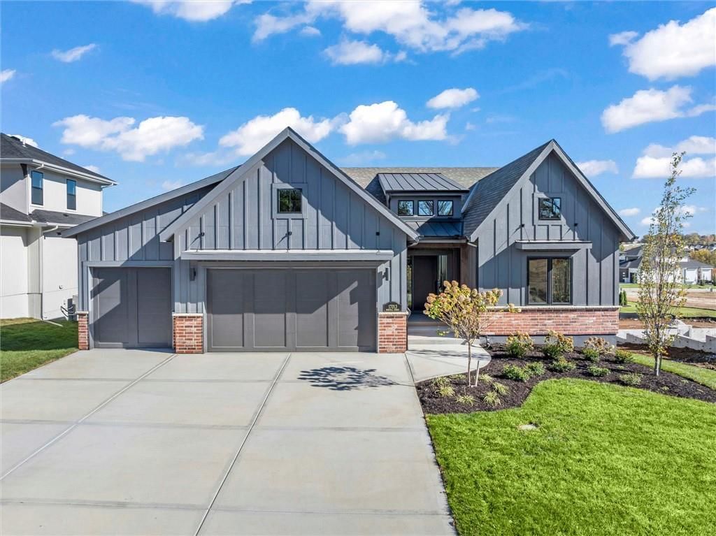 17013 Parkhill Street, Overland Park, KS