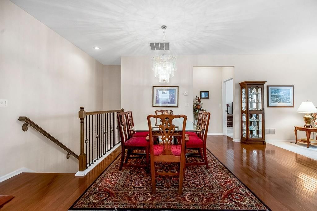 Photo 4 of 34 - 11257 S Chouteau Street