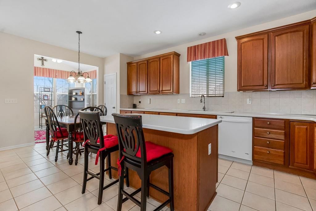 Photo 8 of 34 - 11257 S Chouteau Street