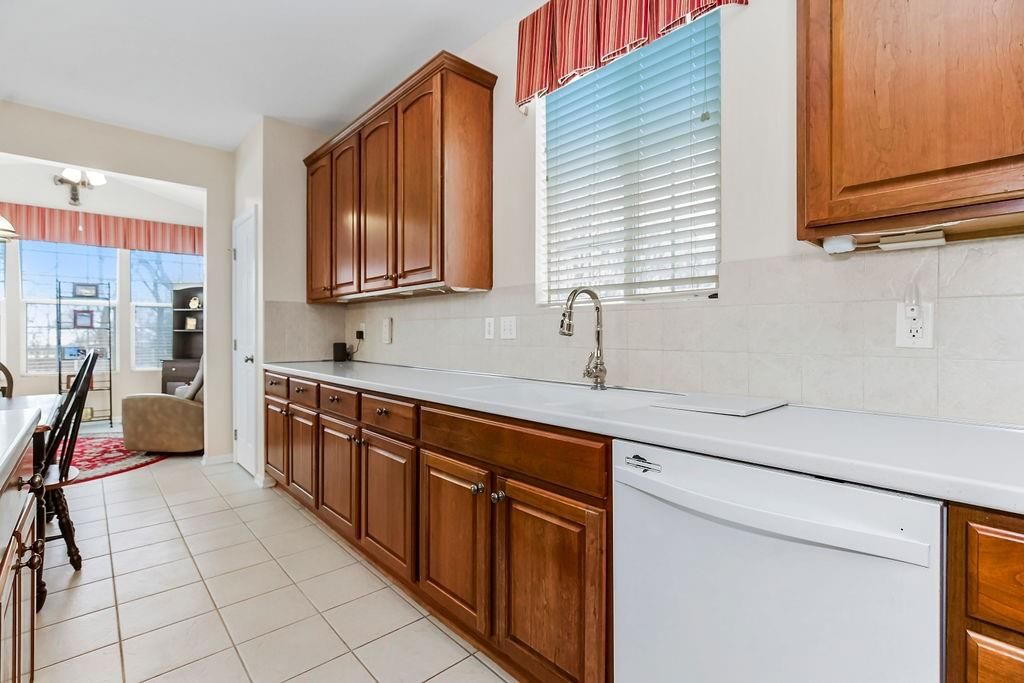 Photo 10 of 34 - 11257 S Chouteau Street
