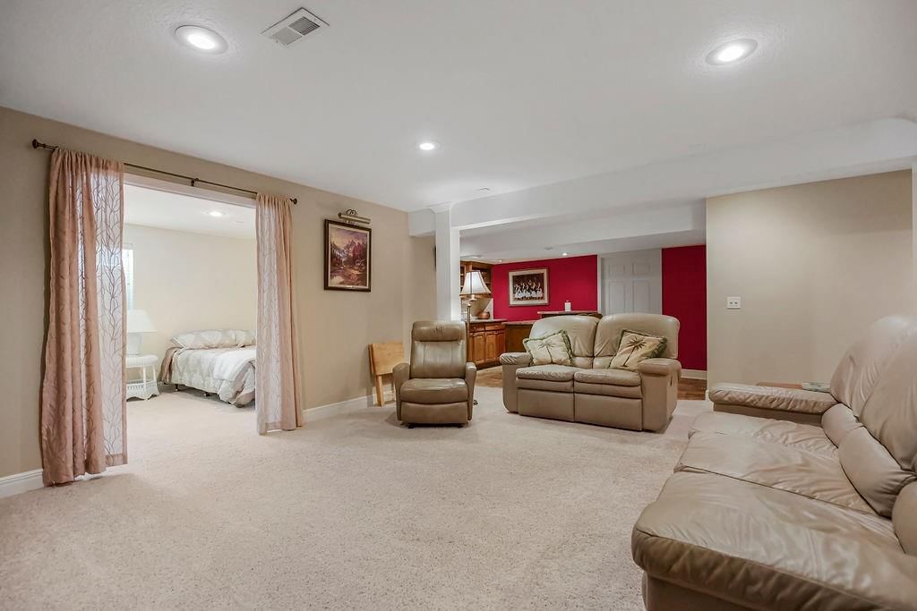 Photo 24 of 34 - 11257 S Chouteau Street