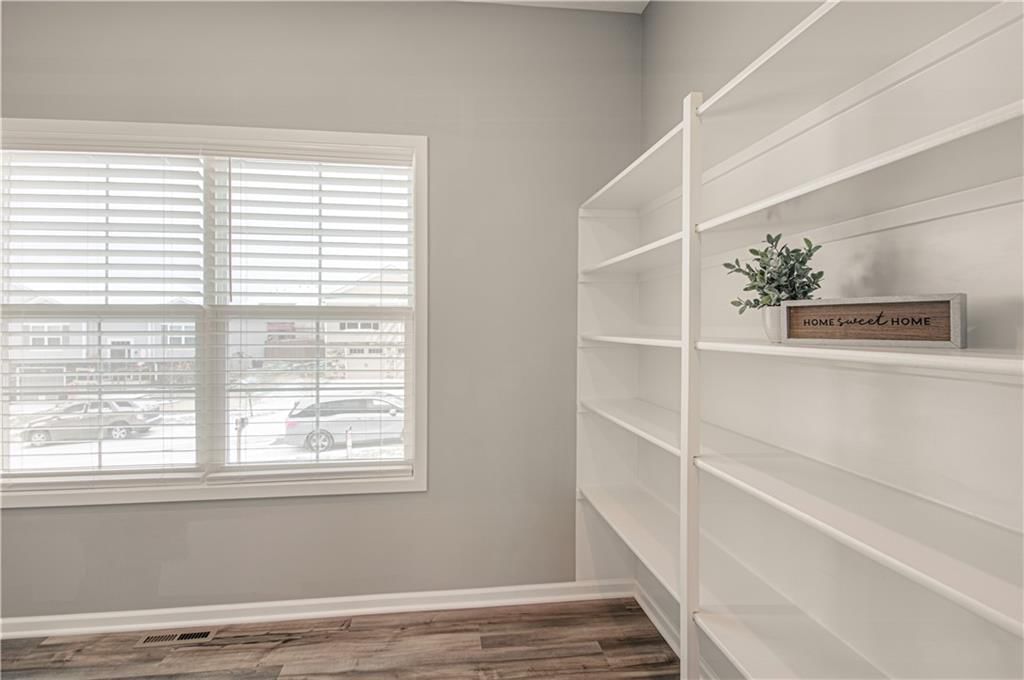 1215 N Heartland Avenue — photo 12