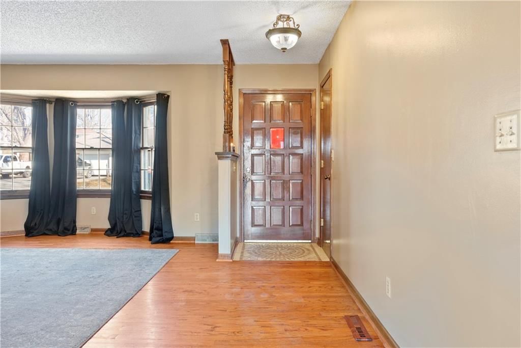 717 Oak Street — photo 6