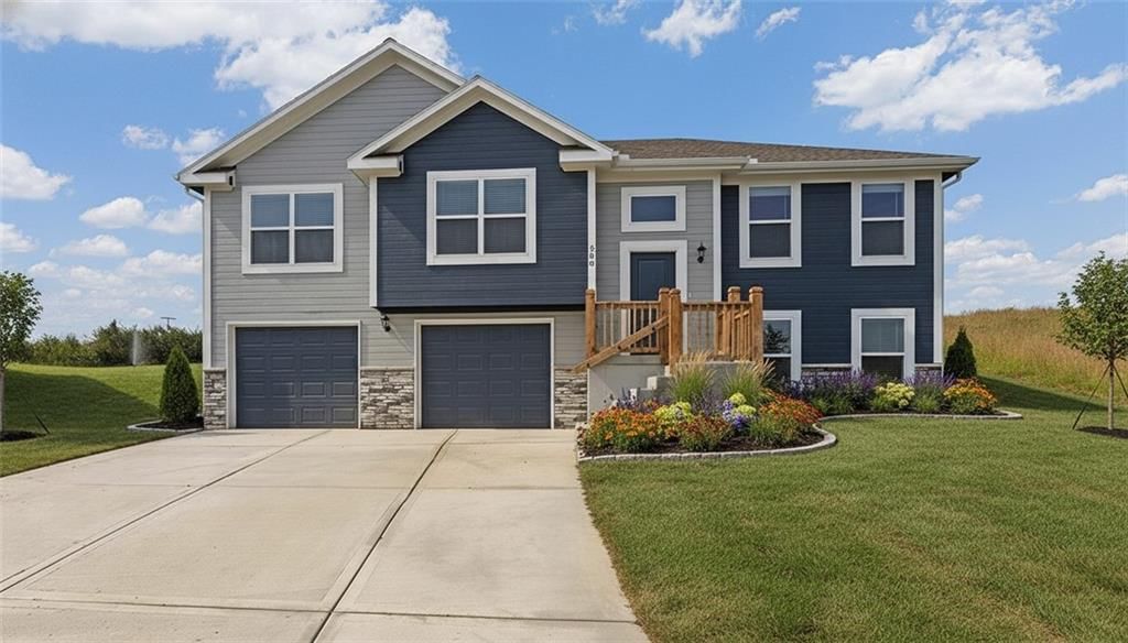 907 SW Pintail Lane, Oak Grove, MO