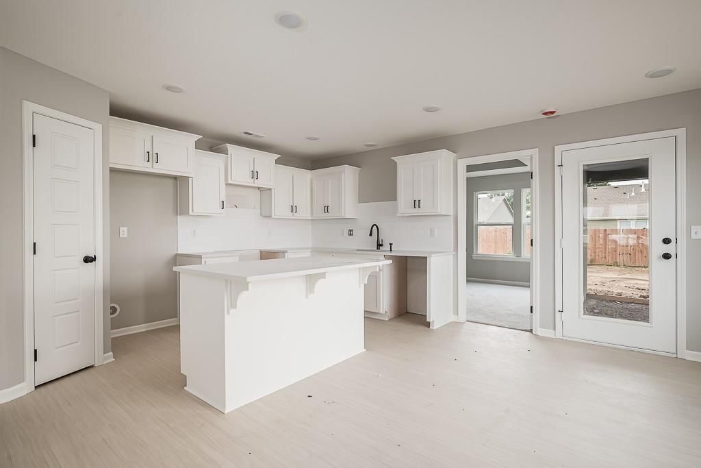 908 2nd Street — photo 3