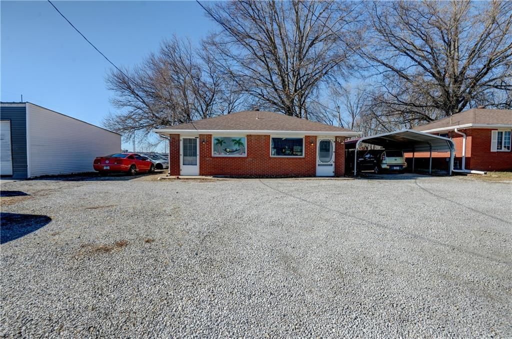 106 NW Main Street — photo 3