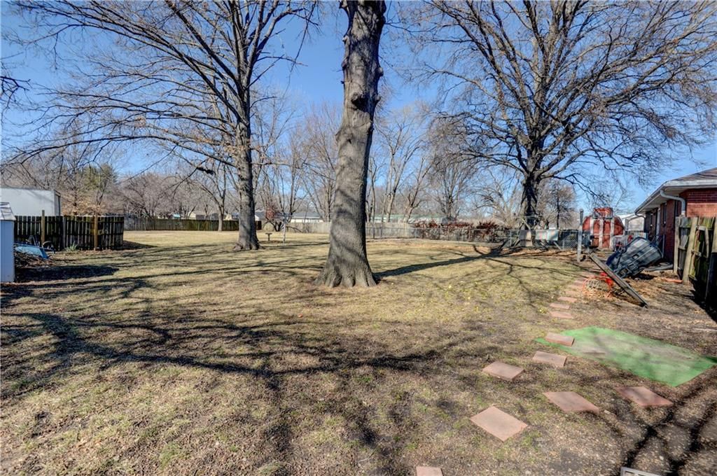 106 NW Main Street — photo 37